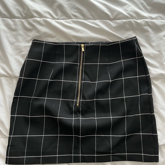 H&M plaid mini skirt - Picture 2 of 2